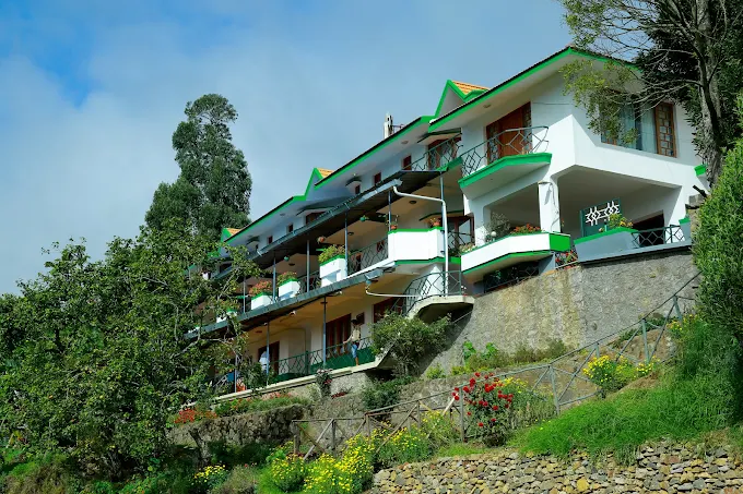 Group tour travelers from Chennai arriving in Kodaikanal
